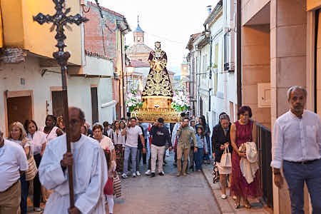 Adnamantinos suben la imagen de Jesús Nazareno a la Iglesia de Campanario