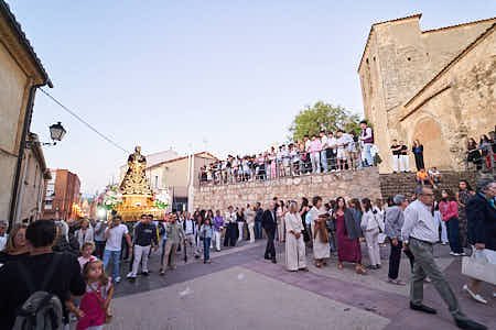 Adnamantinos suben la imagen de Jesús Nazareno a la Iglesia de Campanario