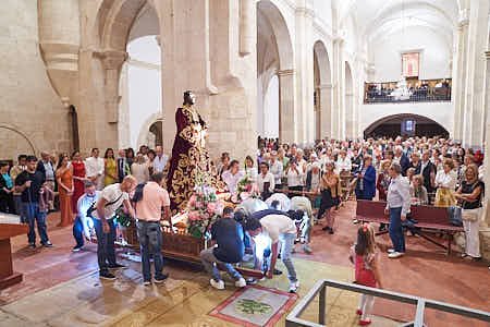 Adnamantinos suben la imagen de Jesús Nazareno a la Iglesia de Campanario