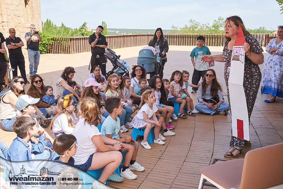 Actuación teatral infantil el día del libro en Almazán