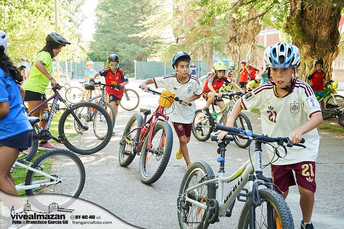 alumnos del campus de Triatlón 2026
