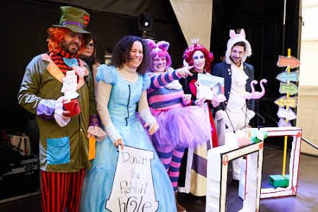 grupo de personas disfrazadas en el carnaval de Almazán